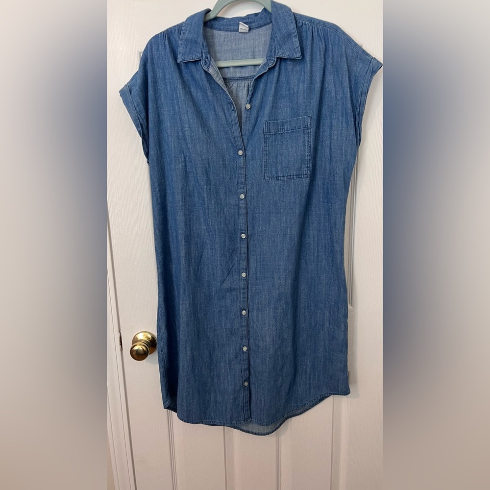 Chambray short sleeved collared dress with buttons